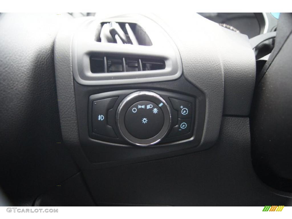 2012 Ford Focus SE Sedan Controls Photo #47956269