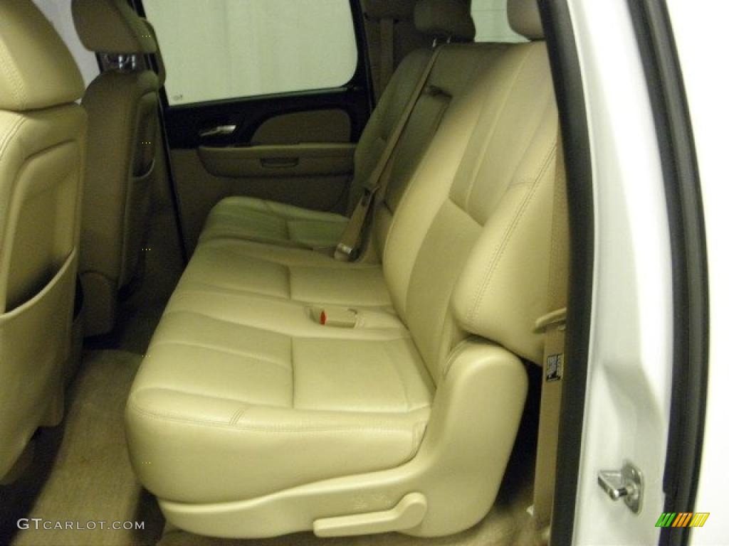 2007 Suburban 1500 LT 4x4 - Summit White / Light Cashmere/Ebony photo #15