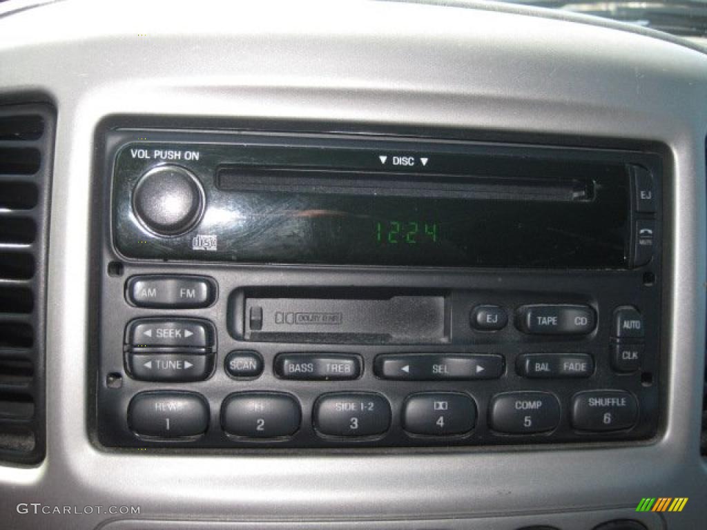 2004 Ford Escape XLT V6 Controls Photo #47960385