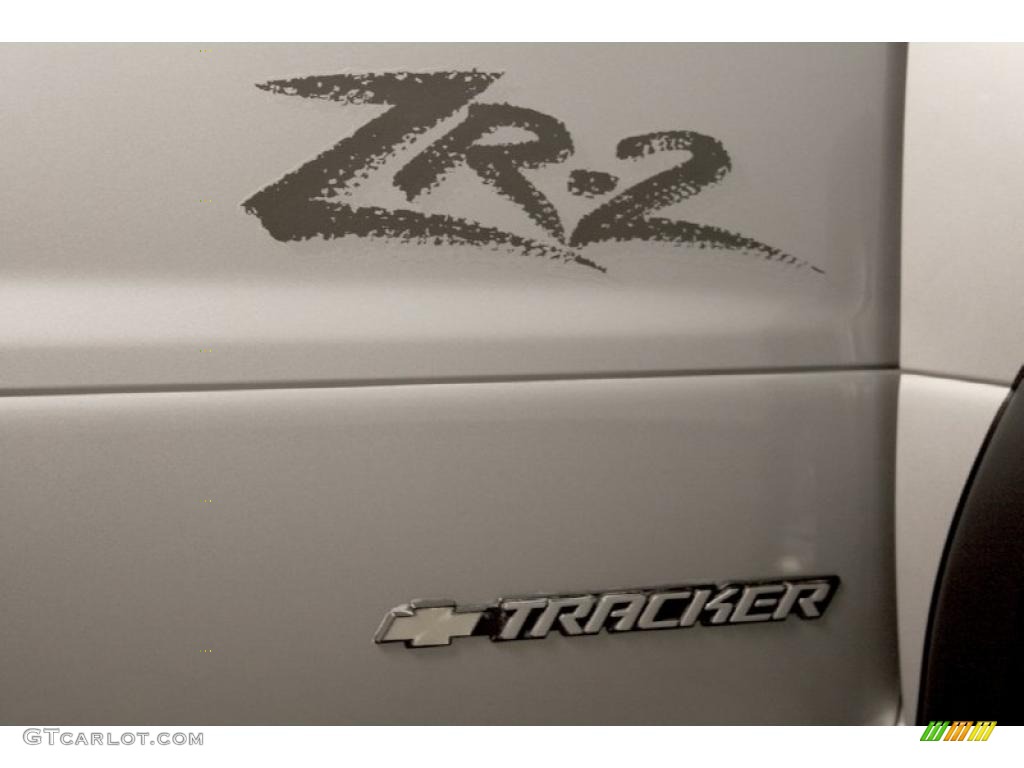 2002 Chevrolet Tracker ZR2 4WD Convertible Marks and Logos Photos