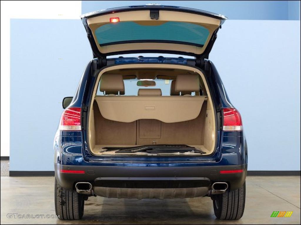 2004 Volkswagen Touareg V8 Trunk Photo #47962746