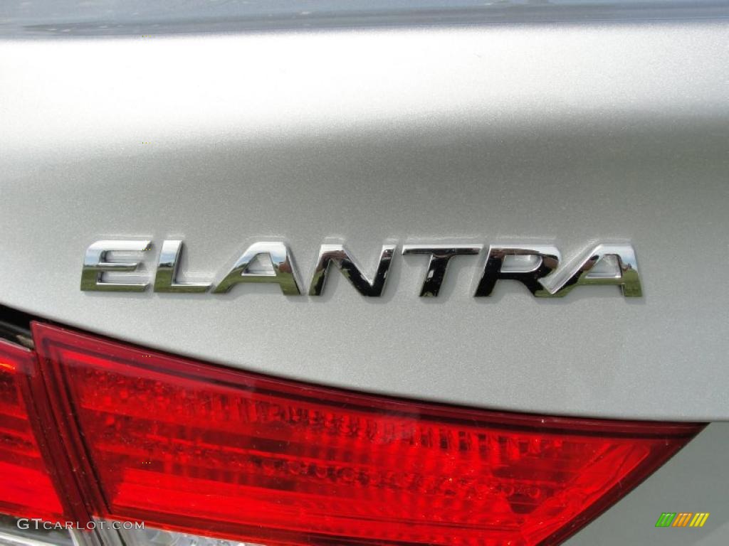 2011 Hyundai Elantra GLS Marks and Logos Photos