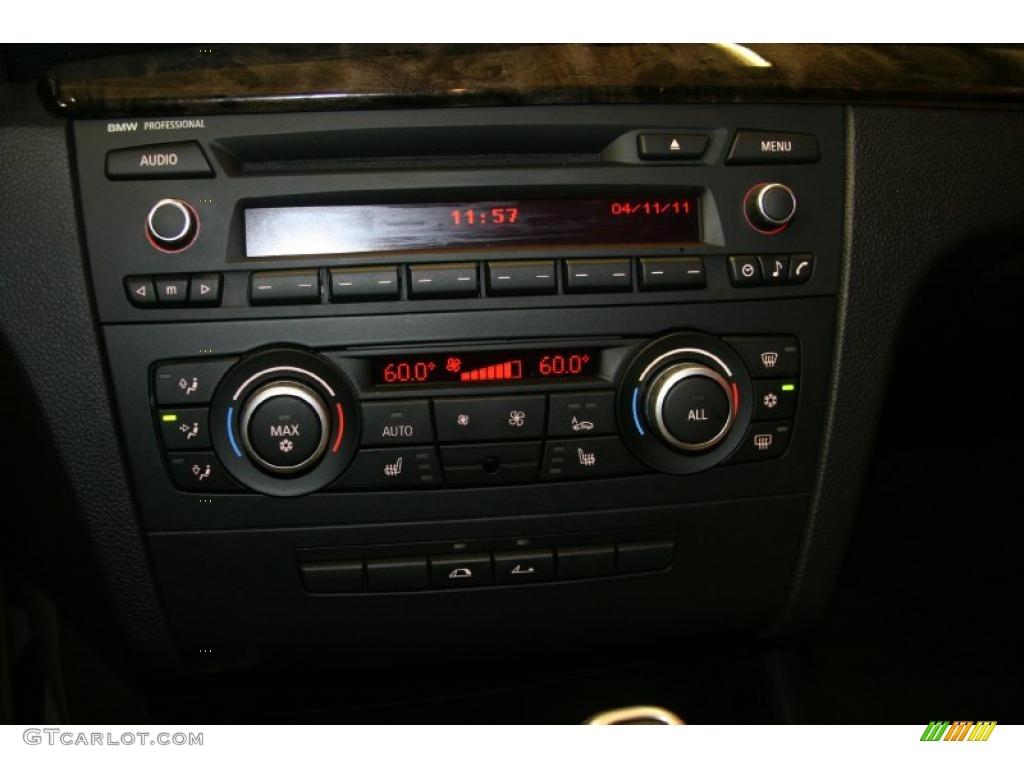 2011 BMW 1 Series 135i Convertible Controls Photo #47970206