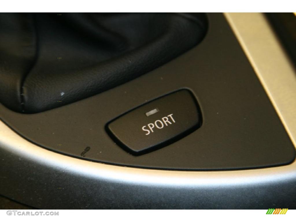 2011 BMW 1 Series 135i Convertible Controls Photo #47970236