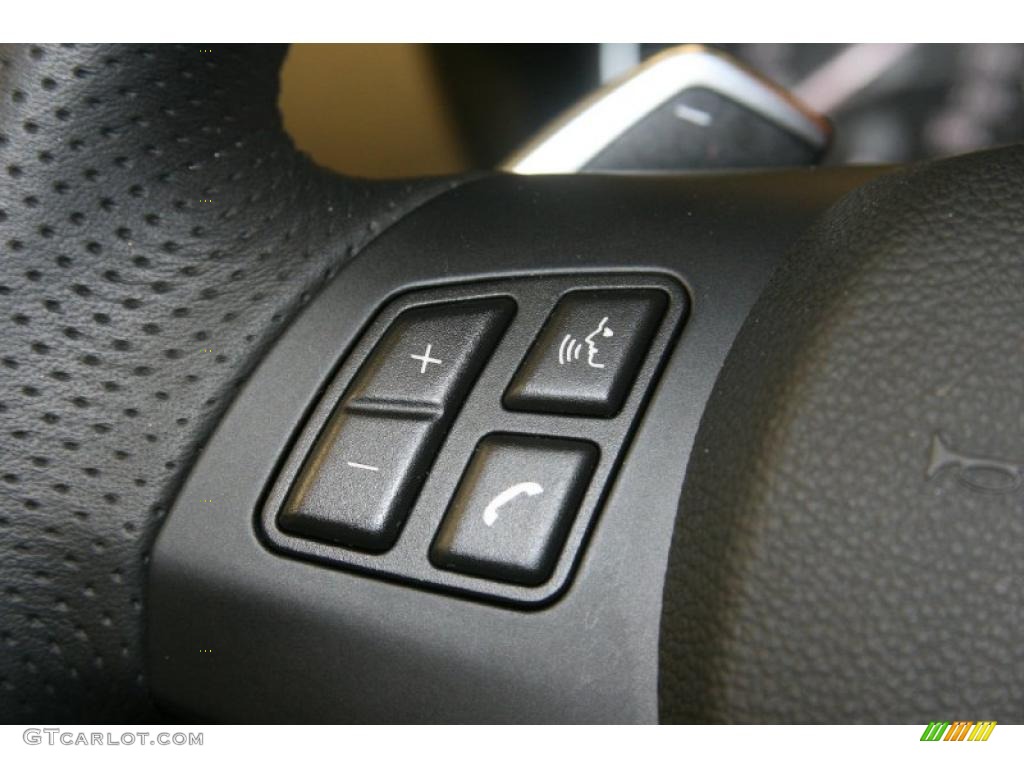 2011 BMW 1 Series 135i Convertible Controls Photo #47970293