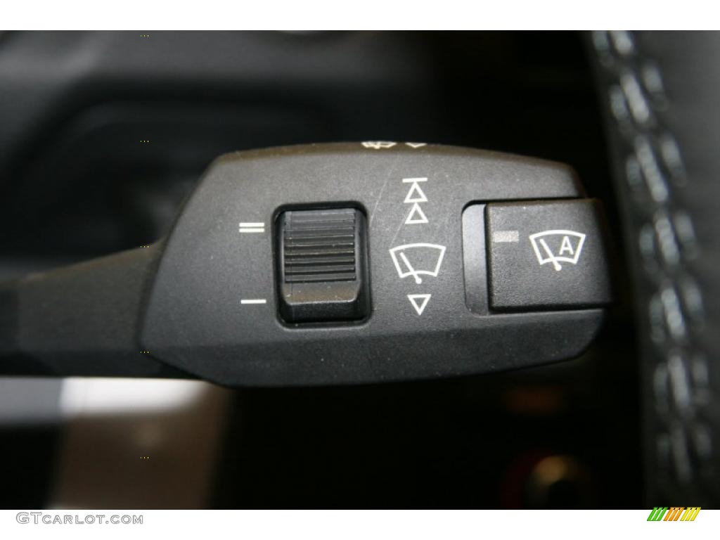 2011 BMW 1 Series 135i Convertible Controls Photo #47970305