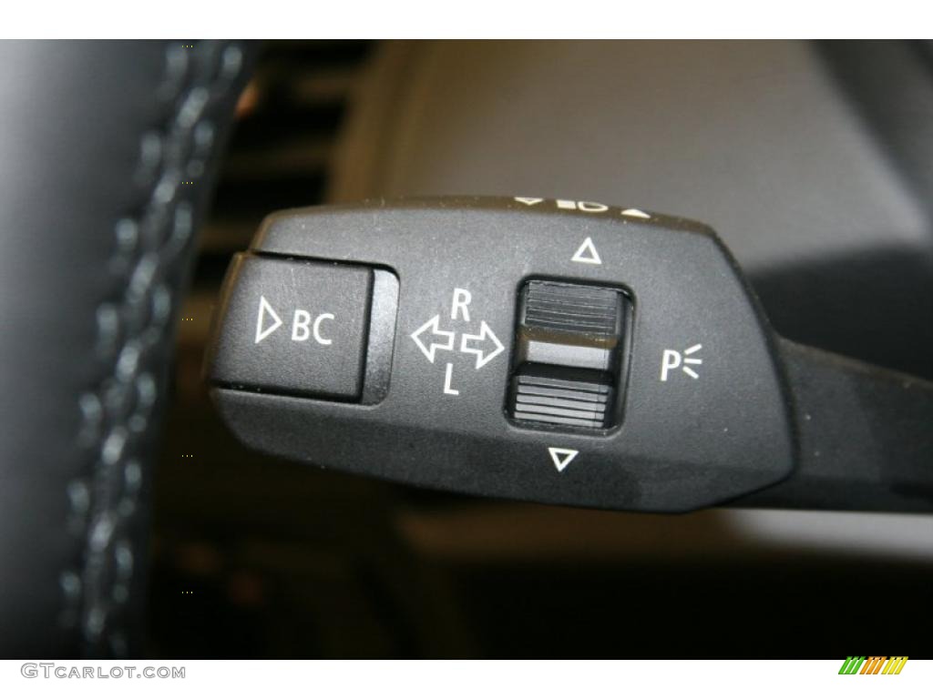 2011 BMW 1 Series 135i Convertible Controls Photo #47970320