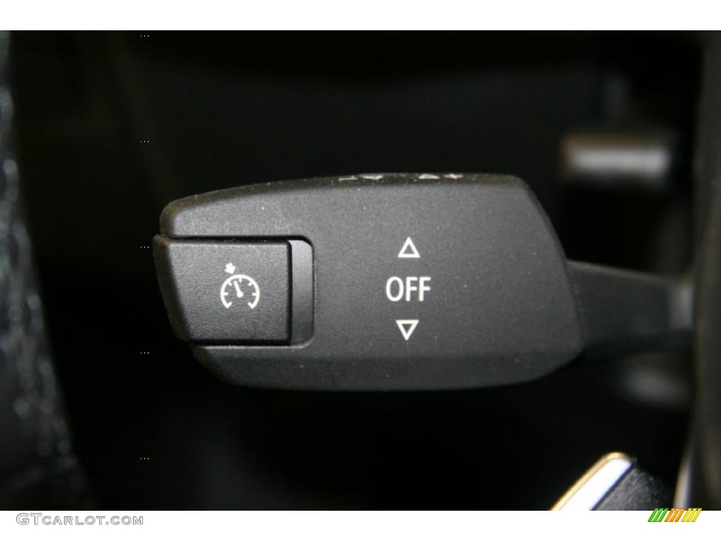 2011 BMW 1 Series 135i Convertible Controls Photo #47970335