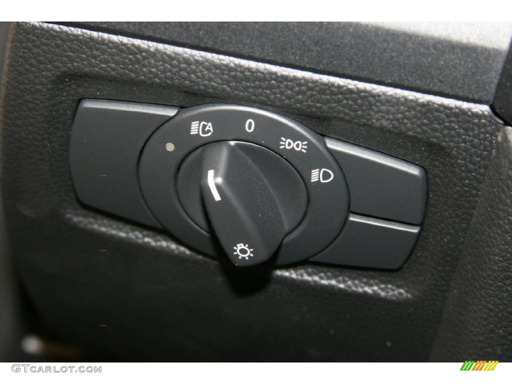 2011 BMW 1 Series 135i Convertible Controls Photo #47970350