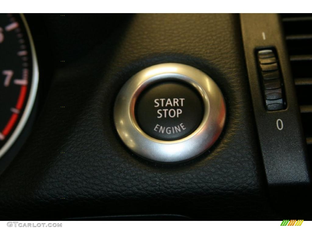 2011 BMW 1 Series 135i Convertible Controls Photo #47970365