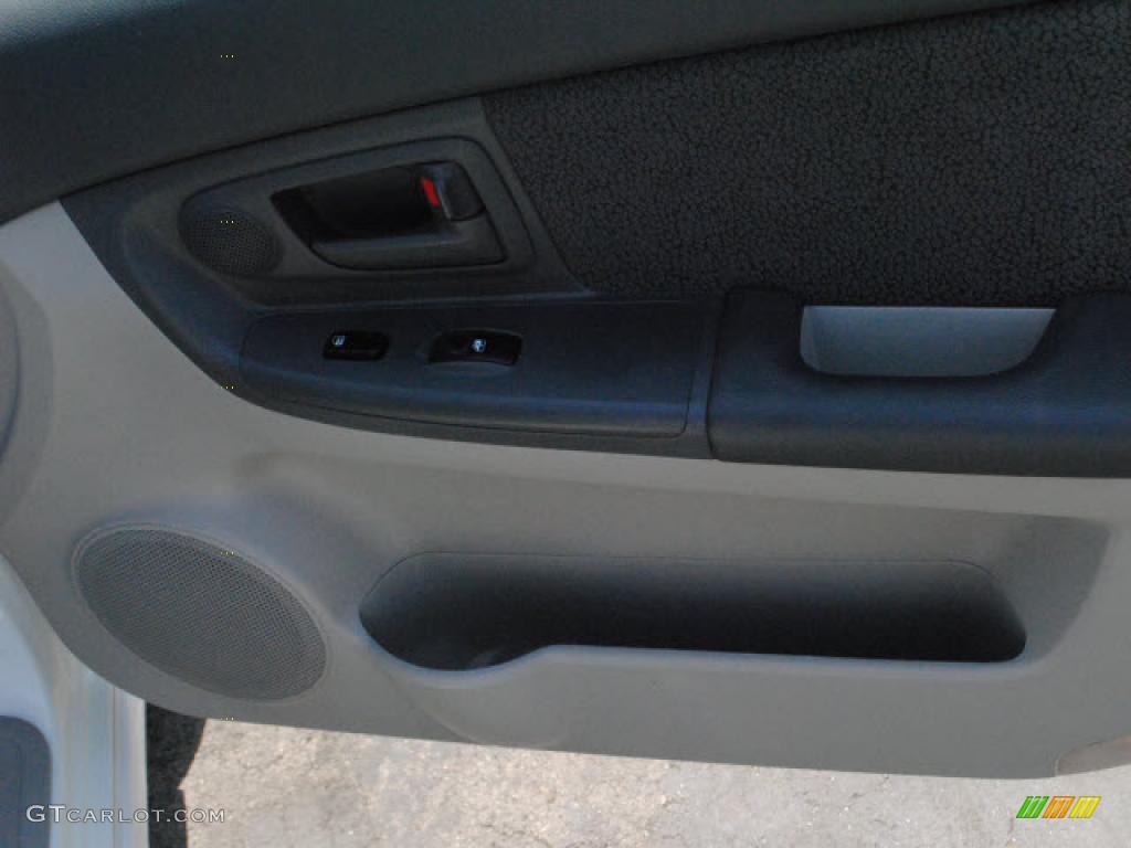 2006 Spectra Spectra5 Hatchback - Clear White / Gray photo #4