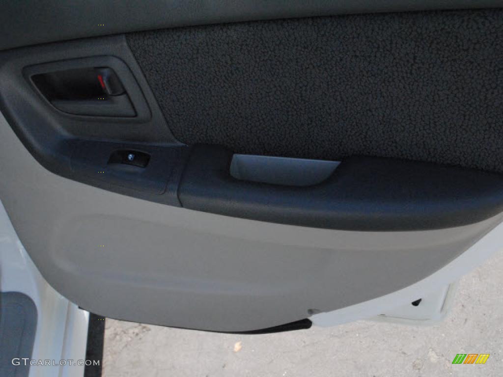 2006 Spectra Spectra5 Hatchback - Clear White / Gray photo #6