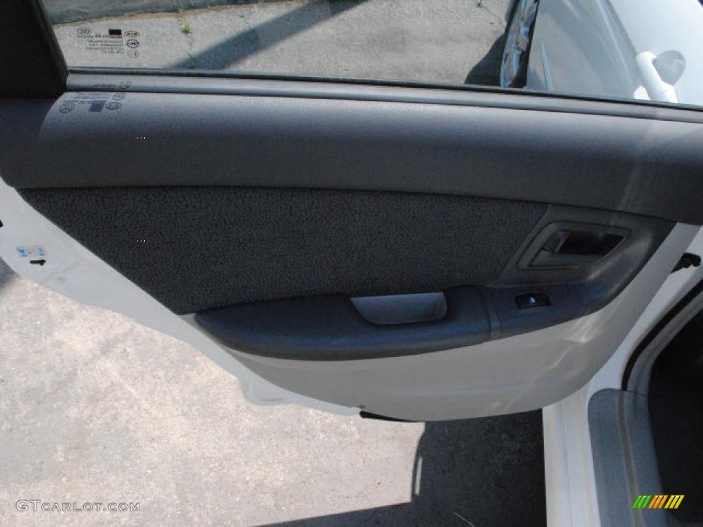 2006 Spectra Spectra5 Hatchback - Clear White / Gray photo #13