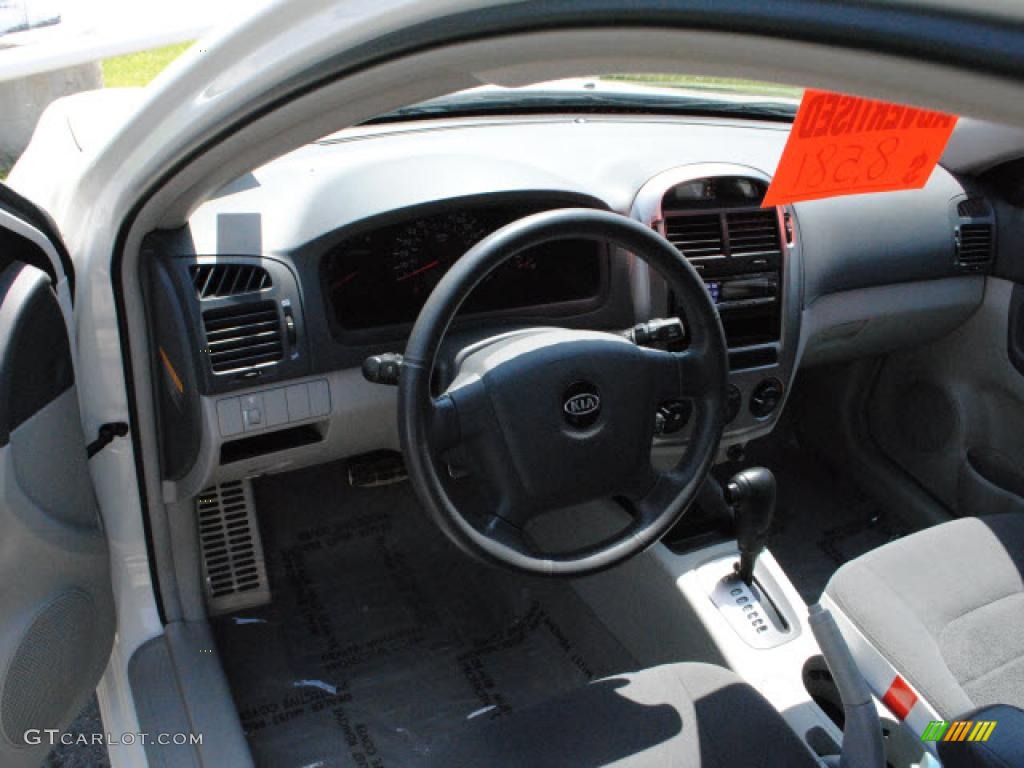 2006 Spectra Spectra5 Hatchback - Clear White / Gray photo #14