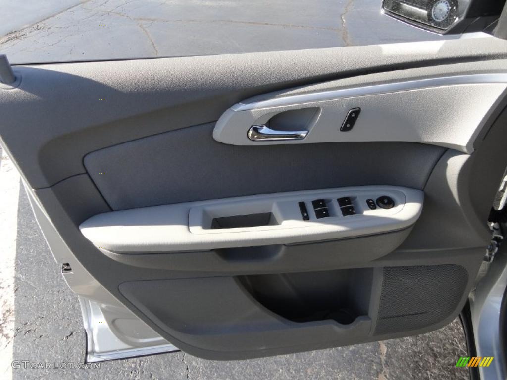 2010 Traverse LS - Silver Ice Metallic / Ebony photo #13