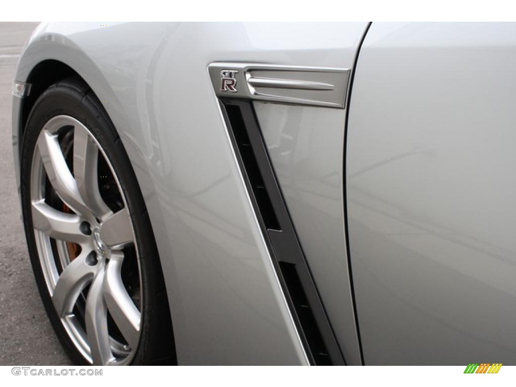 2009 Nissan GT-R Premium Marks and Logos Photo #47984702