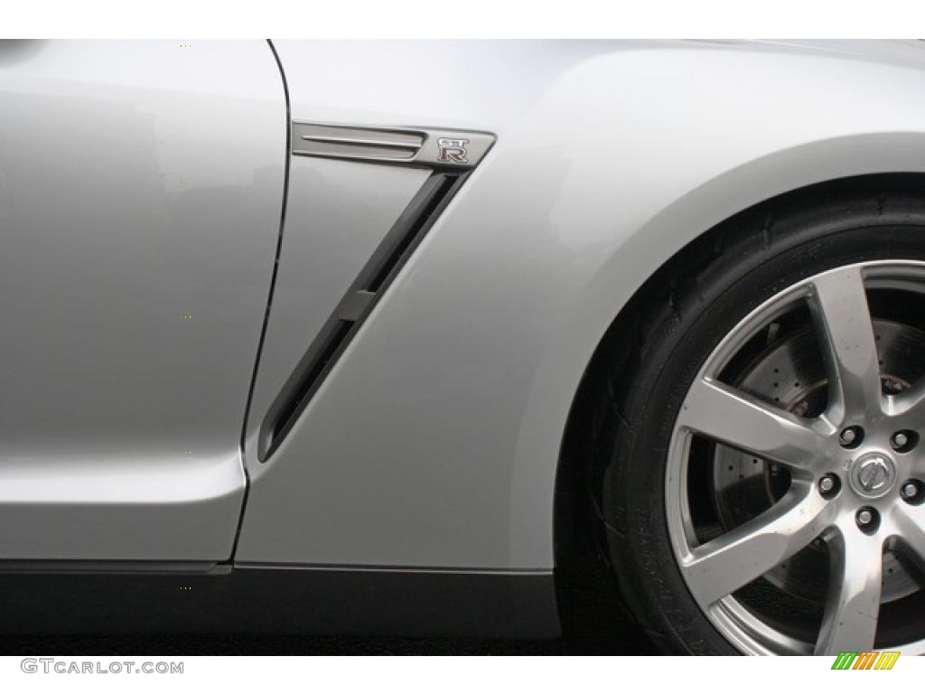 2009 Nissan GT-R Premium Marks and Logos Photo #47984717