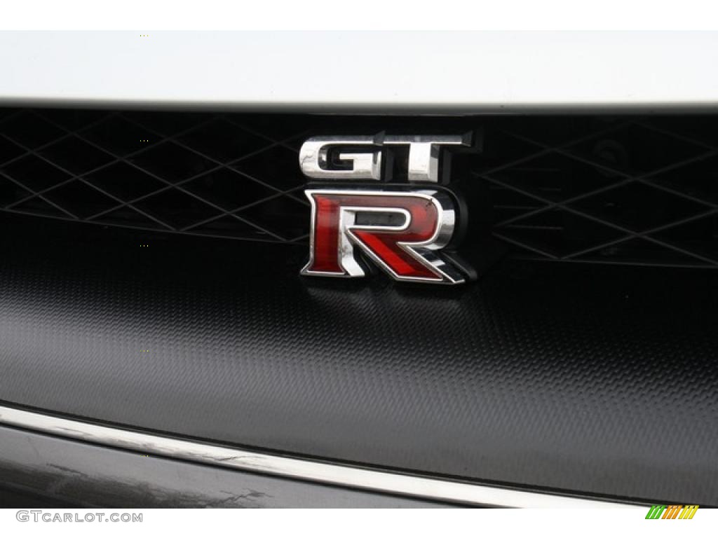 2009 Nissan GT-R Premium Marks and Logos Photo #47985329