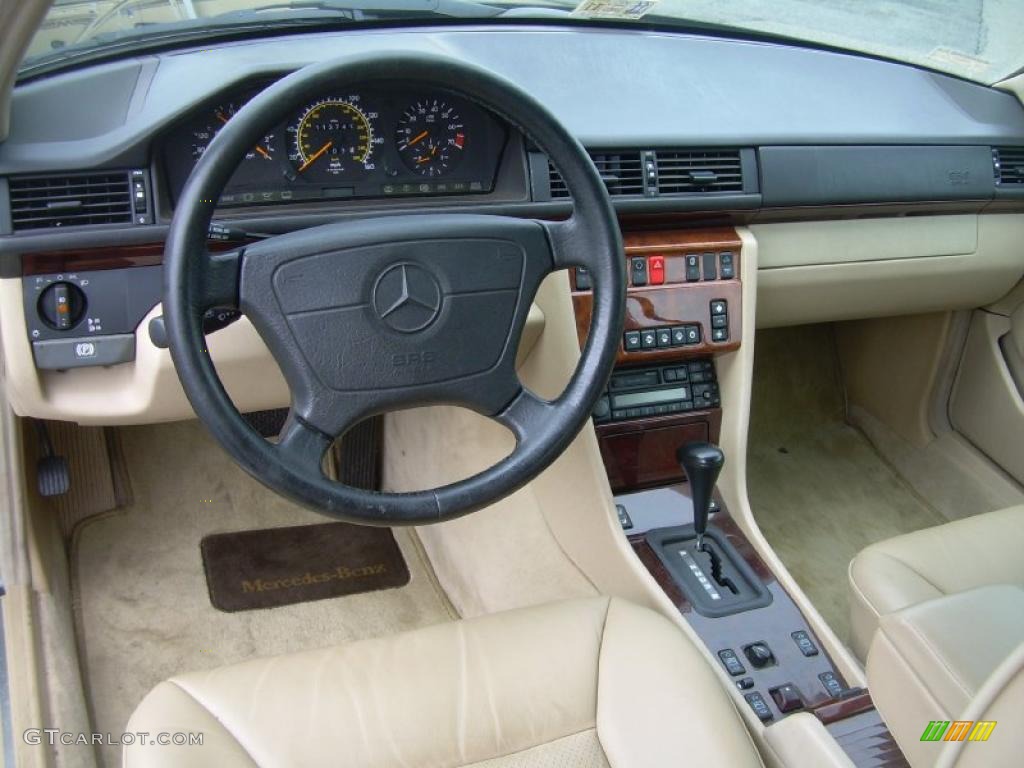 1995 Mercedes-Benz E 320 Convertible Parchment Dashboard Photo #47987238
