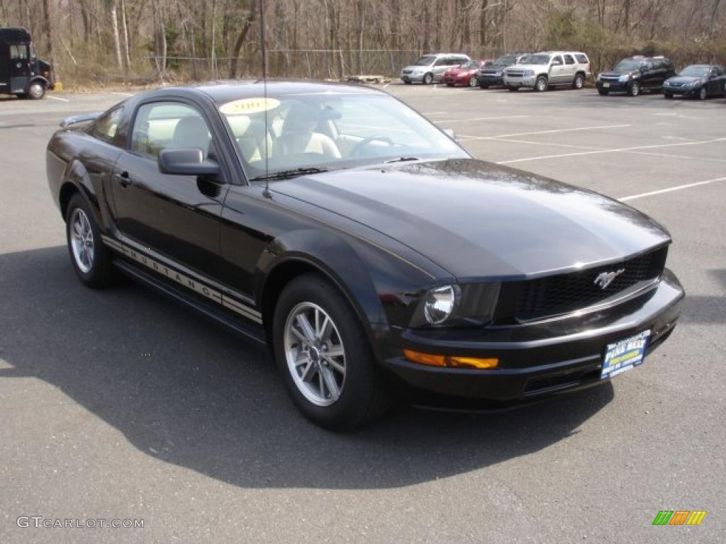2005 Mustang V6 Premium Coupe - Black / Medium Parchment photo #3