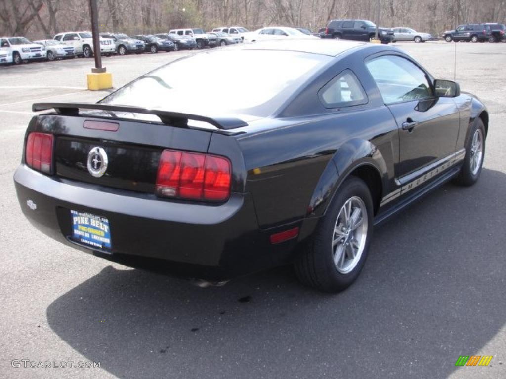 2005 Mustang V6 Premium Coupe - Black / Medium Parchment photo #4