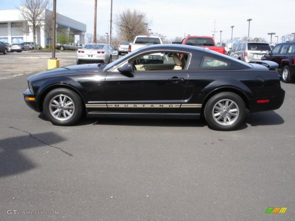 2005 Mustang V6 Premium Coupe - Black / Medium Parchment photo #9