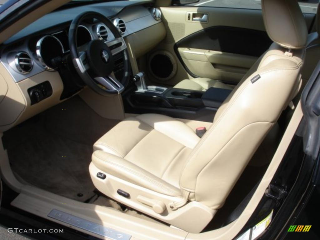 2005 Mustang V6 Premium Coupe - Black / Medium Parchment photo #10