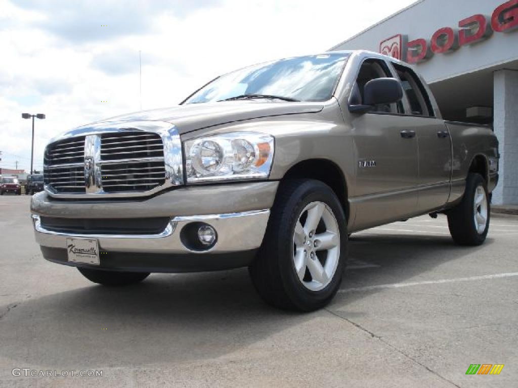2008 Ram 1500 Big Horn Edition Quad Cab - Light Khaki Metallic / Khaki photo #7