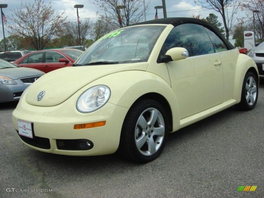 Mellow Yellow 2006 Volkswagen New Beetle 2.5 Convertible Exterior Photo #47994117