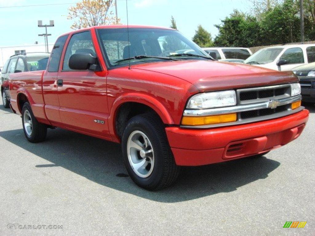 2000 S10 LS Extended Cab - Victory Red / Medium Gray photo #1