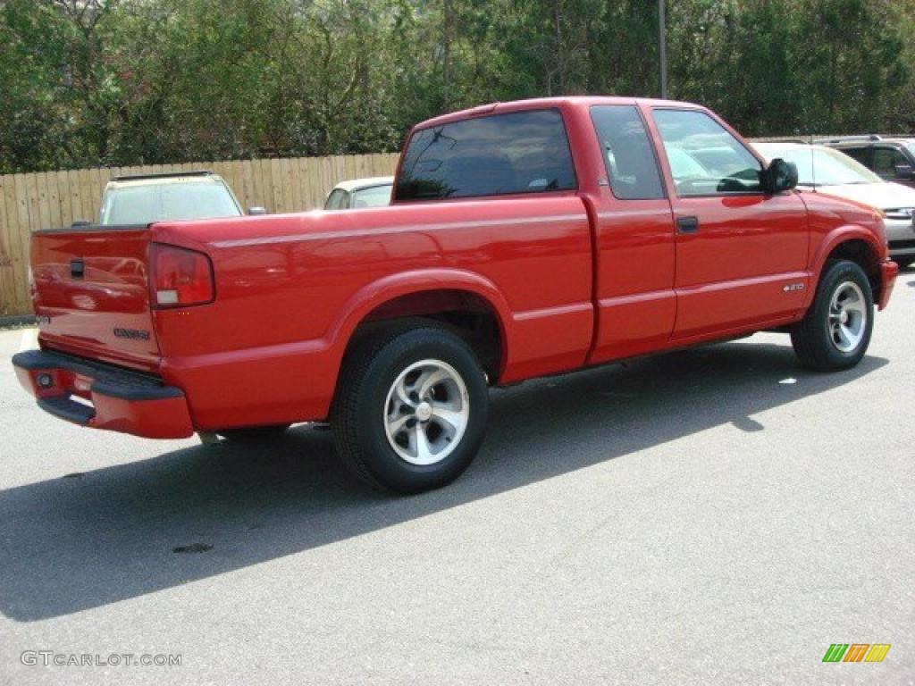 2000 S10 LS Extended Cab - Victory Red / Medium Gray photo #4