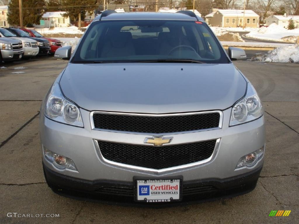2010 Traverse LT AWD - Silver Ice Metallic / Dark Gray/Light Gray photo #2