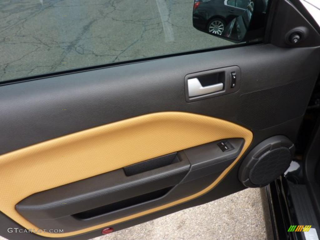 2009 Ford Mustang GT Premium Coupe Medium Parchment Door Panel Photo #47996316