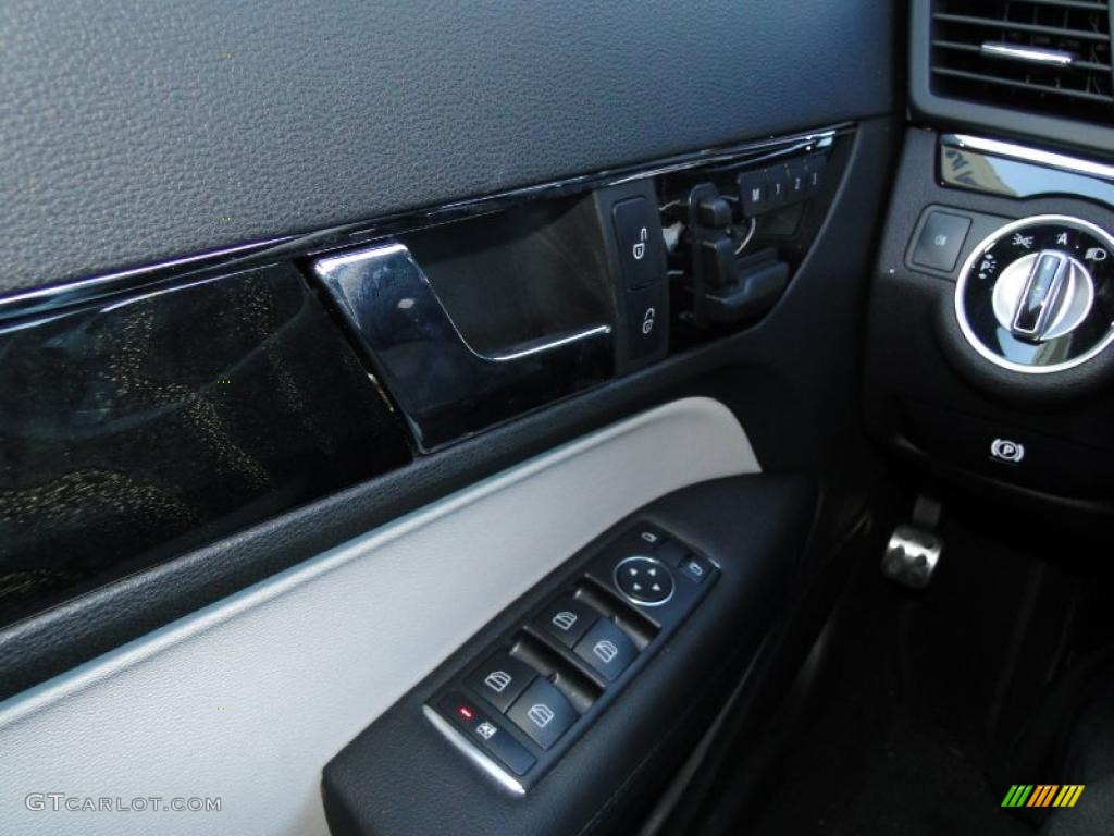 2011 Mercedes-Benz E 550 Coupe Controls Photo #47996601