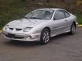 Front 3/4 View of 2001 Sunfire SE Coupe