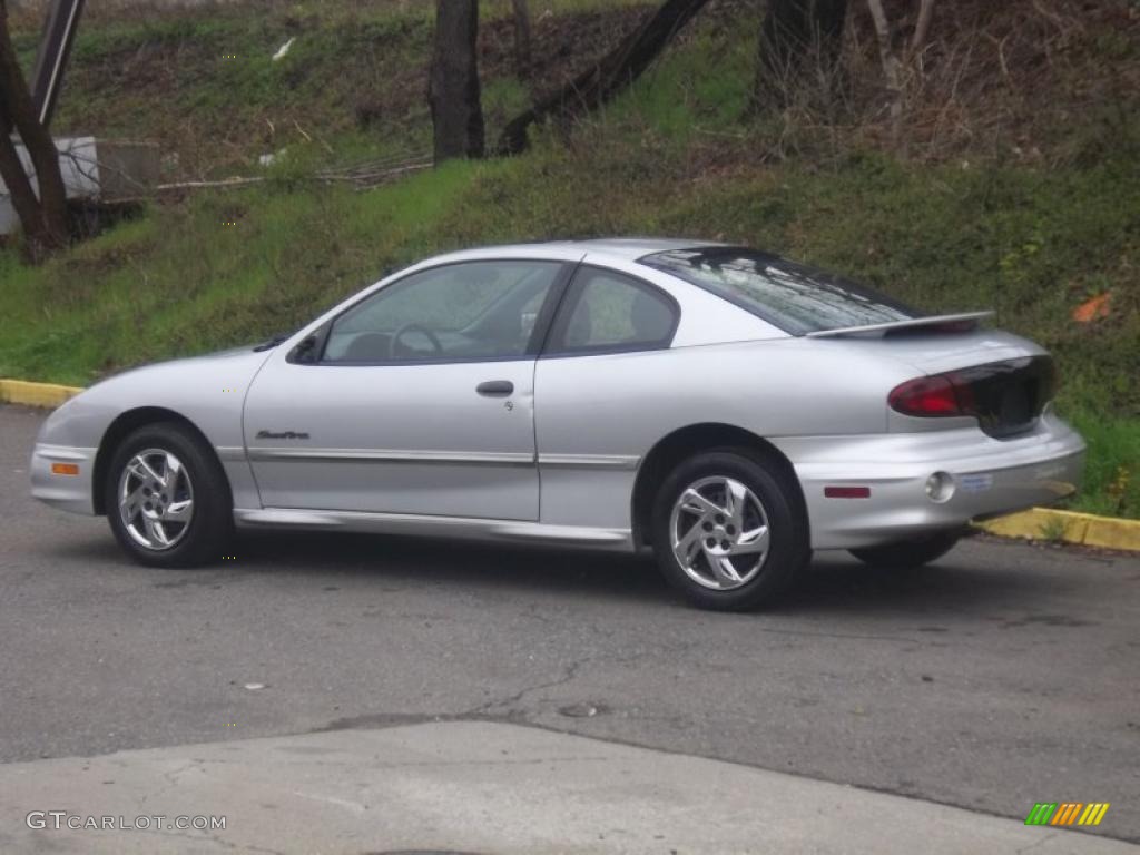 2001 Sunfire SE Coupe - Ultra Silver Metallic / Graphite photo #4