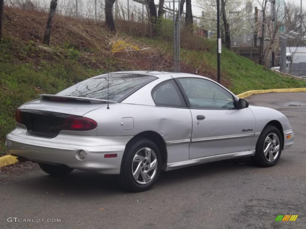 2001 Sunfire SE Coupe - Ultra Silver Metallic / Graphite photo #9