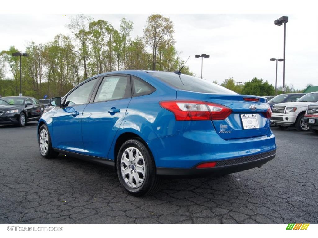 2012 Focus SE Sedan - Blue Candy Metallic / Charcoal Black photo #31