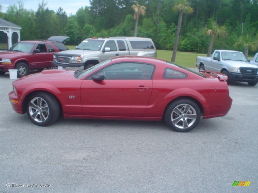 2008 Mustang GT Premium Coupe - Dark Candy Apple Red / Black/Red photo #10