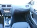 Black - Jetta SE Sedan Photo No. 15