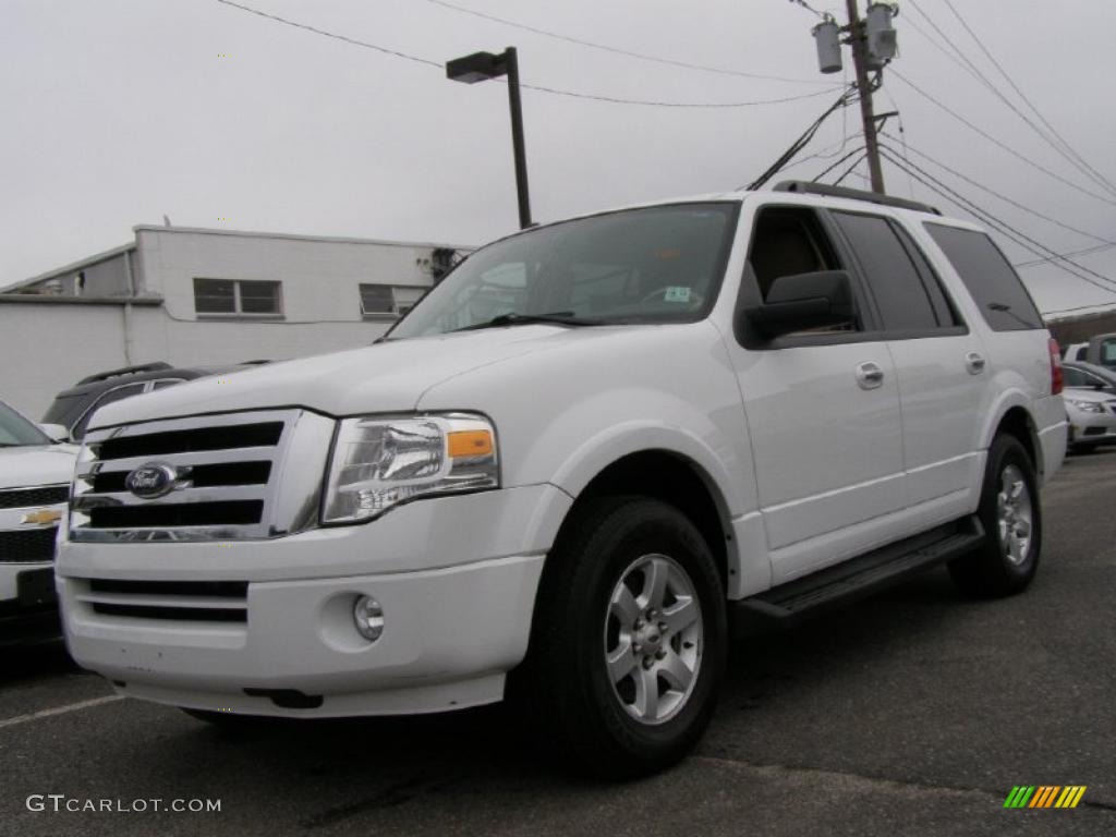 2009 Expedition XLT - Oxford White / Camel photo #1