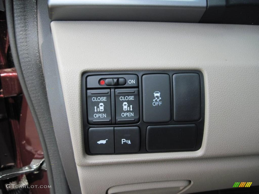 2011 Honda Odyssey Touring Controls Photo #48004503