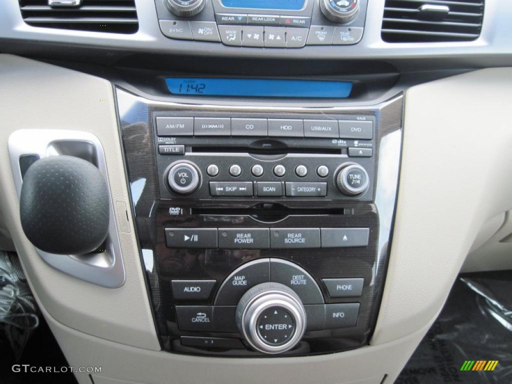 2011 Honda Odyssey Touring Controls Photo #48004707