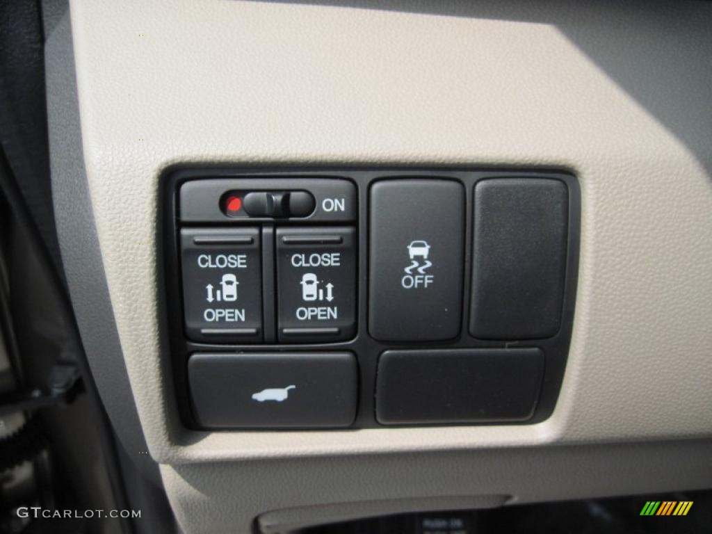 2011 Honda Odyssey EX-L Controls Photo #48004938