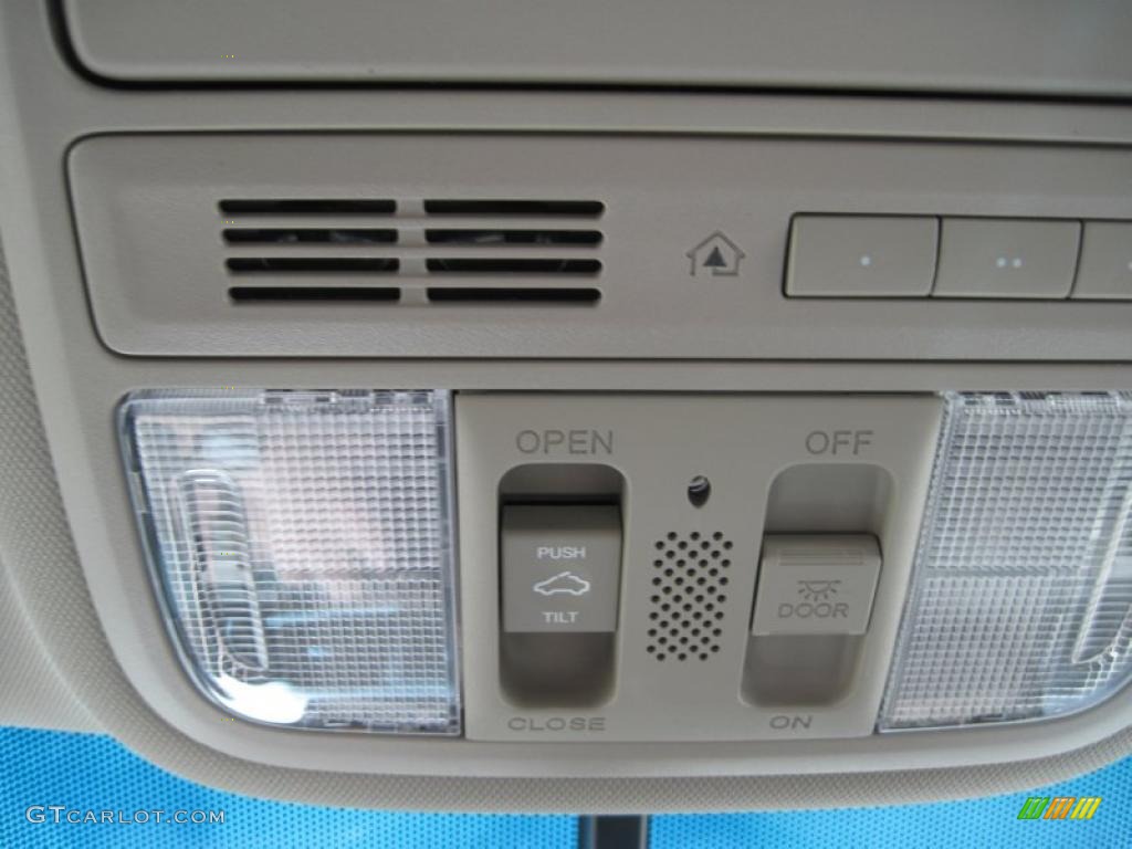 2011 Honda Odyssey EX-L Controls Photo #48005088