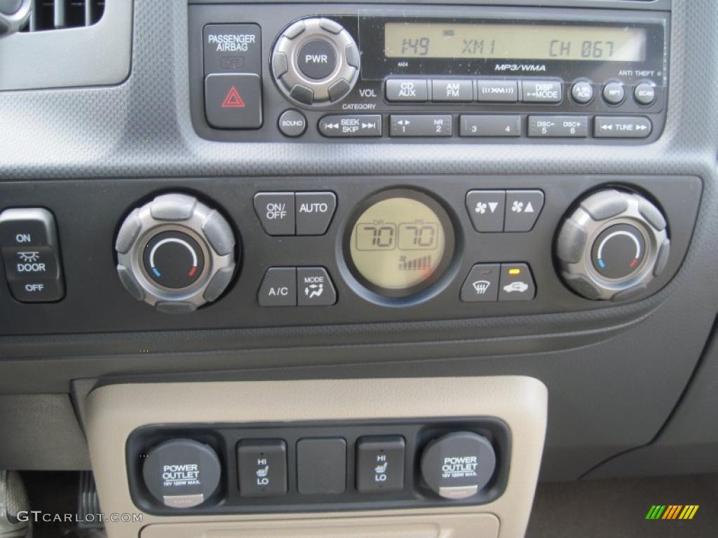 2011 Honda Ridgeline RTL Controls Photo #48005448
