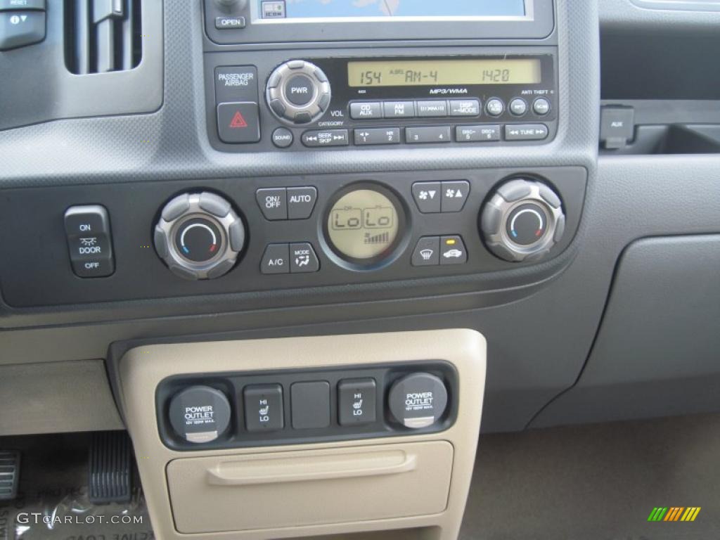 2011 Honda Ridgeline RTL Controls Photo #48005791