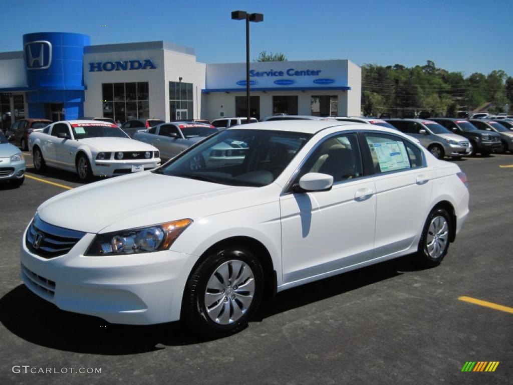 2011 White honda accord sedan #4