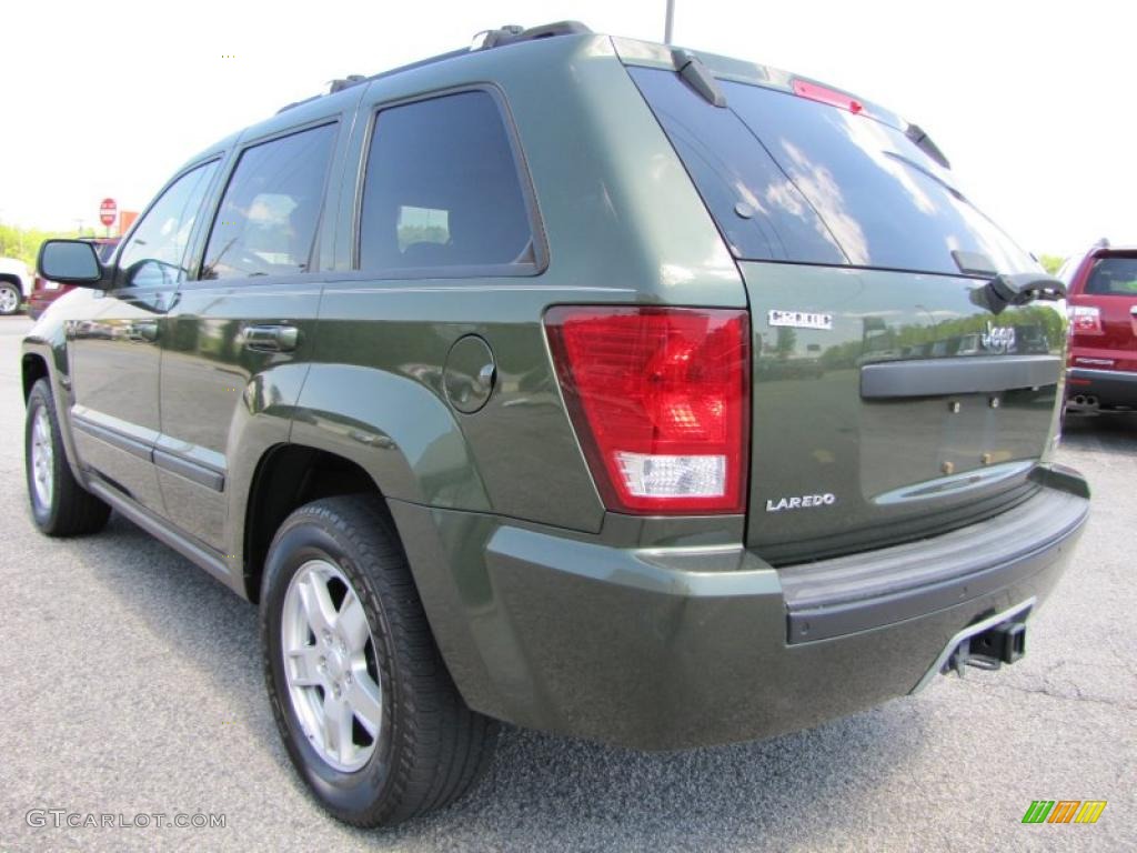 2007 Grand Cherokee Laredo - Jeep Green Metallic / Khaki photo #5