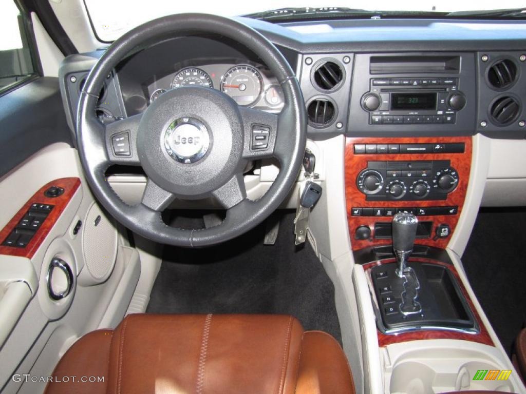 2007 Jeep Commander Limited Controls Photo #48012379